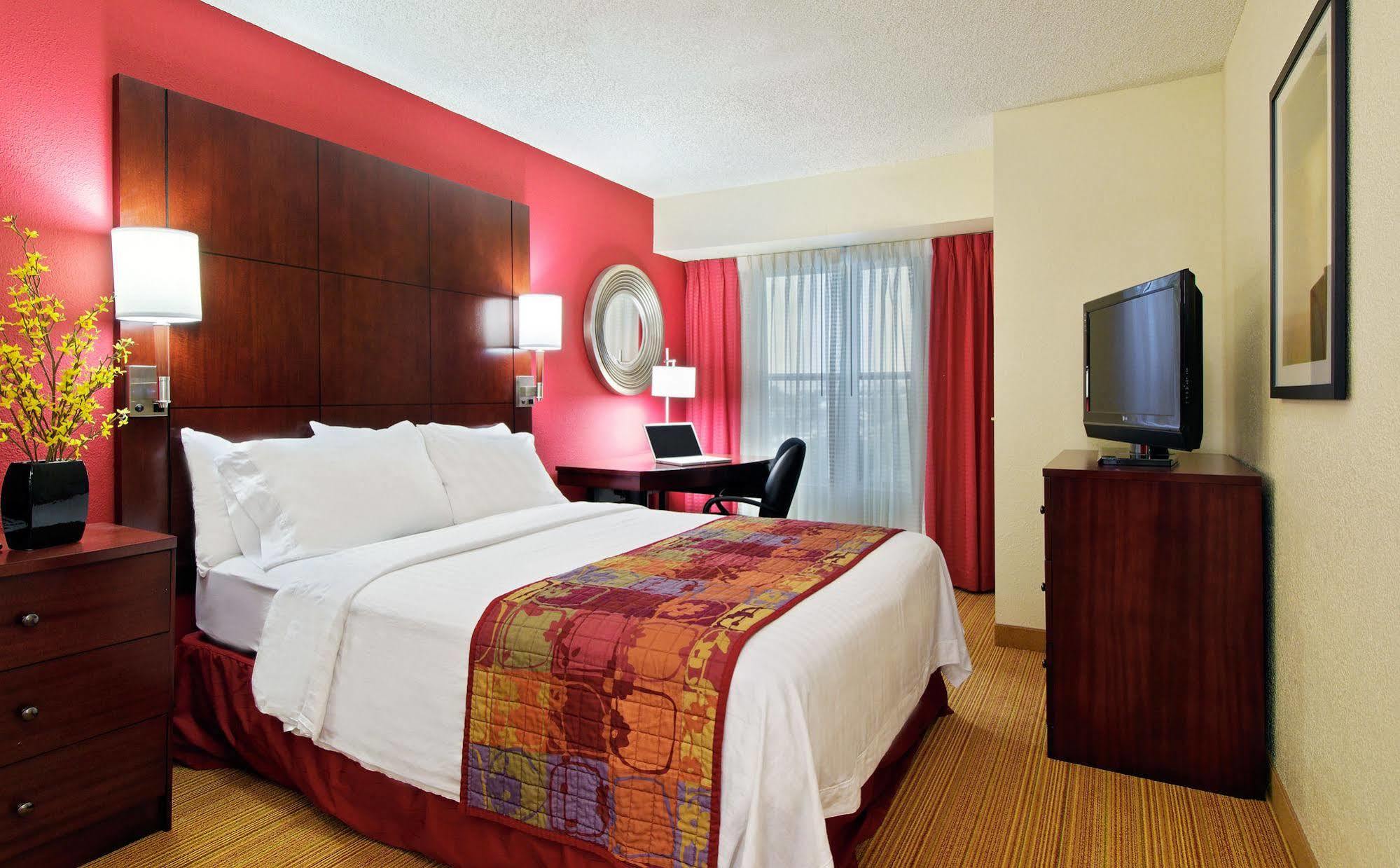 Residence Inn By Marriott Fort Myers Bagian luar foto